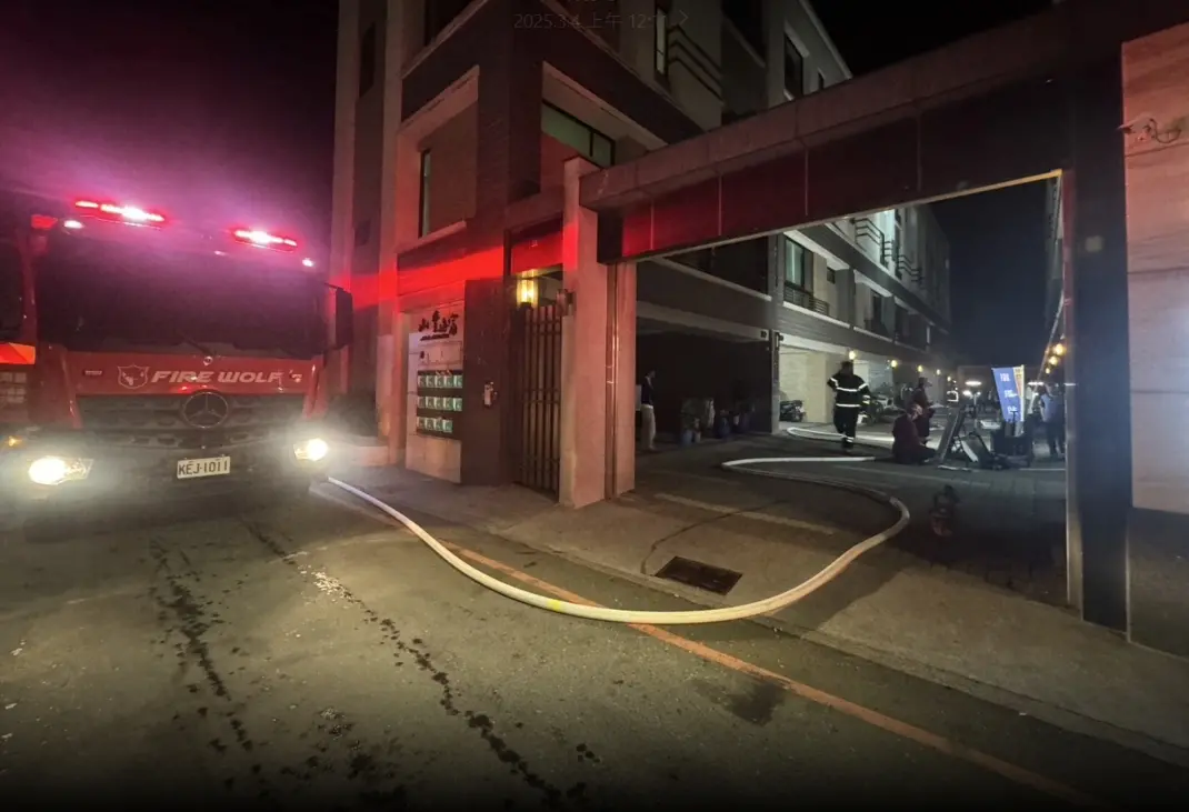 ▲台南麻豆區一處民宅深夜傳出火警消息，所幸屋主一家三口僅受輕傷送醫。（圖／台南市消防局提供）