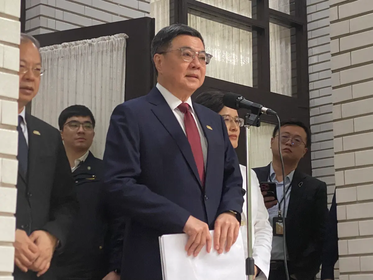 ▲對於台積電加碼投資美國3.3兆，卓榮泰表示產業如何全球佈局、根留台灣並繼續壯大台灣，是國家跟產業界共同立場，絕不動搖。（圖／記者陳威叡攝，2025.03.04）