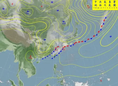 本週影響台灣的鋒面被「分成兩道」,第2道預計今天傍晚靠近、夜晚通過。(圖/中央氣象署) ▲本週影響台灣的鋒面被「分成兩道」,第2道預計今天傍晚靠近、夜晚通過。(圖/中央氣象署)