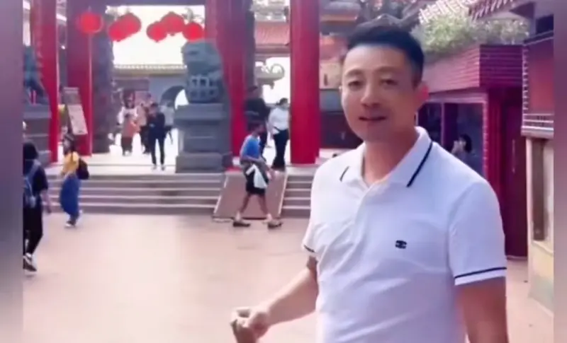 ▲大S遺產據傳已經分配完畢，日前又來到台灣的前夫汪小菲（如圖）則欣喜拍攝「台北4天3夜Vlog」上傳，在台灣觀光還不忘吃美食，精神狀態恢復正常。（圖／翻攝自麻六記旗艦店快手）