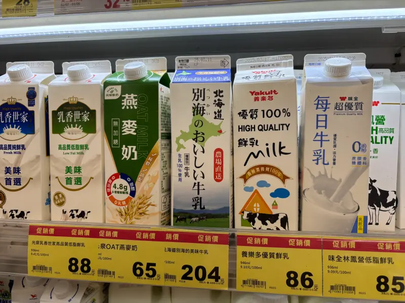 ▲行政院食安辦今宣布，未來有國產鮮乳標章才能稱「鮮乳」。圖／記者徐銘穗攝）