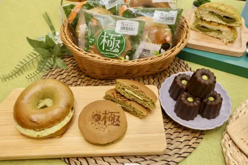 「玄米抹茶麻吉麵包」、「抹茶蜜桃乳酪貝果」也重磅回歸。(圖/記者李政龍攝) ▲「玄米抹茶麻吉麵包」、「抹茶蜜桃乳酪貝果」也重磅回歸。(圖/記者李政龍攝)