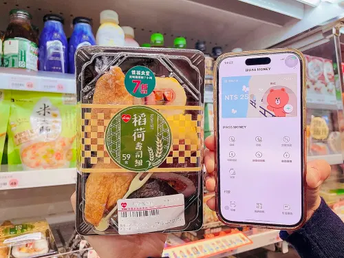 萊爾富門市購買萊爾富惜福食堂商品,使用已記名之一卡通儲值卡或iPASS MONEY,每筆交易享一卡通綠點5倍送。(圖/萊爾富提供) ▲萊爾富門市購買萊爾富惜福食堂商品,使用已記名之一卡通儲值卡或iPASS MONEY,每筆交易享一卡通綠點5倍送。(圖/萊爾富提供)