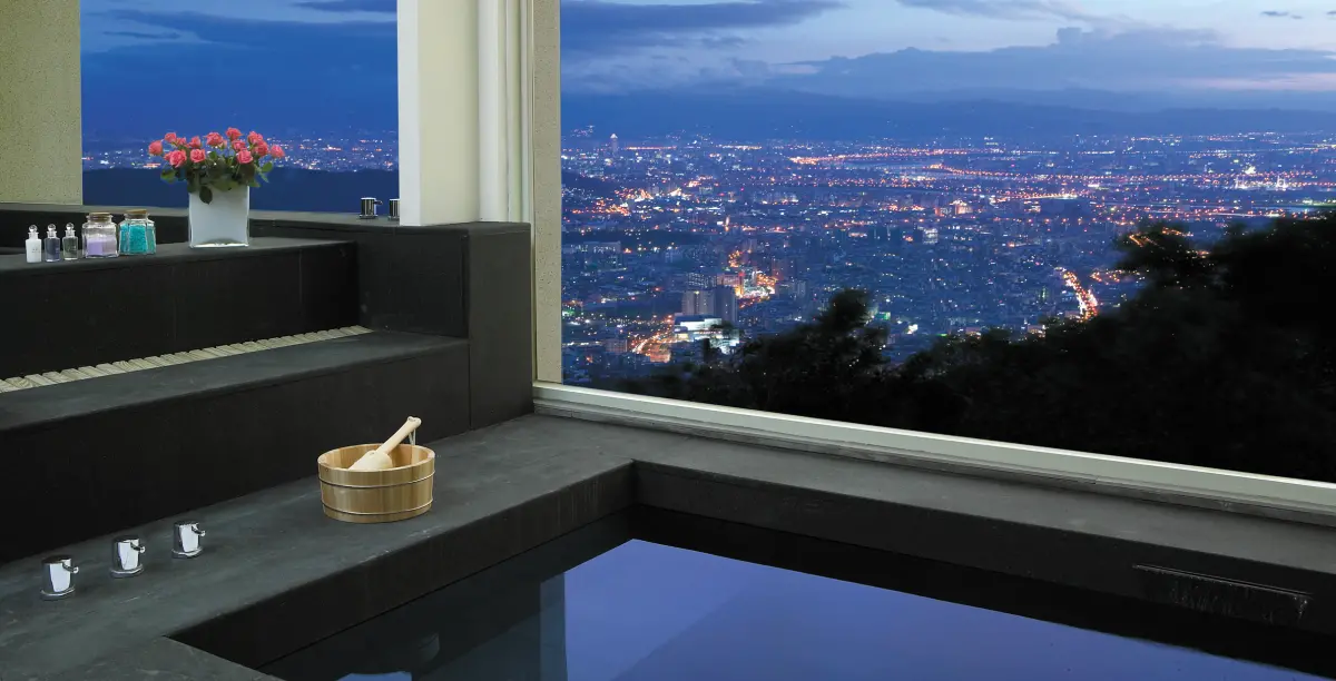 ▲烏日溫泉泡湯時可遠眺市區及海線夜景(圖／觀旅局提供2025.3.4)