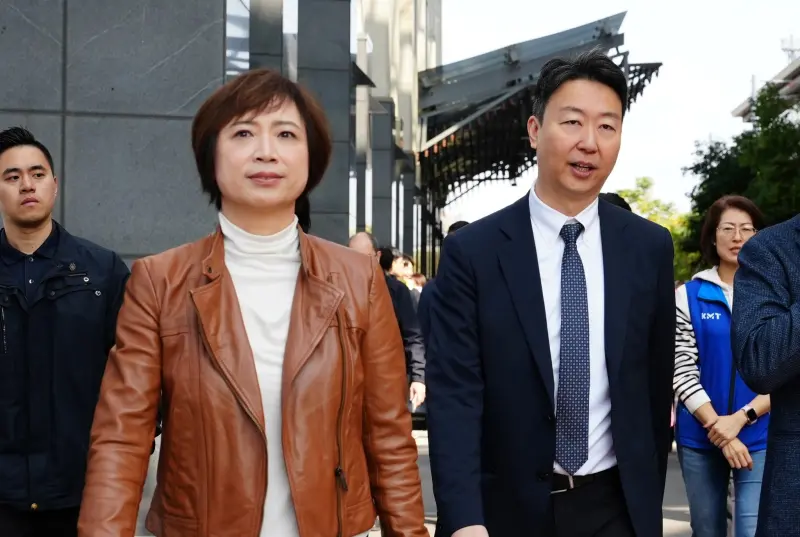 ▲不時回台中放利多的交通部長陳世凱，外界視為賴清德全力培養的青壯世代。（圖／翻攝何欣純臉書，2025.03.04）