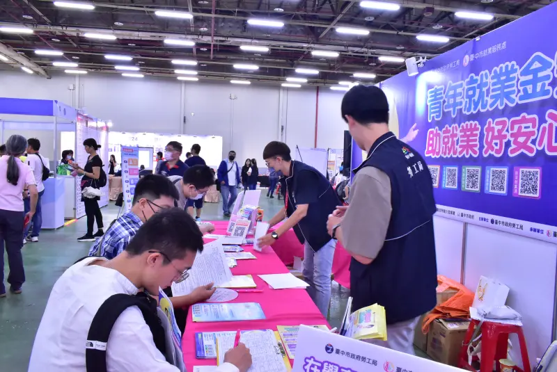 ▲助新光案影響勞工轉職就業，台中市勞工局3/12起連辦5場徵才，提供逾3千職缺。（圖／勞工局提供）