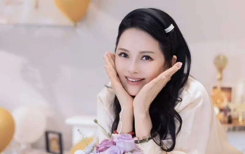 ▲藝人伊能靜今（4）日迎來57歲生日，她發文感性告白，表示現在的自己更自在且快樂，從沒想過，竟然能活成現在的模樣。（圖／微博）