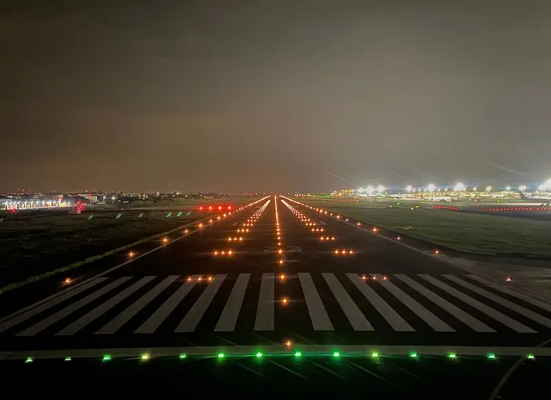 ▲桃園機場持續推動跑道維護。將於3月份利用既有夜間關閉時段辦理南跑道歲修。（圖／桃機公司）