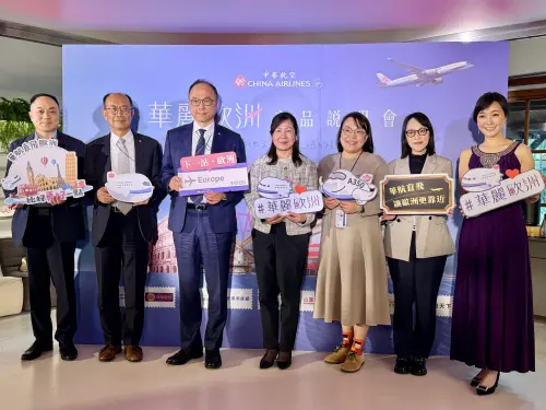 ▲中華航空營業行銷推廣部副理陳佳伶（圖左四）分享「華麗歐洲」三大優勢，A350直飛、雙點進出、專業旅行社精準安排行程。（圖／記者蕭涵云攝）