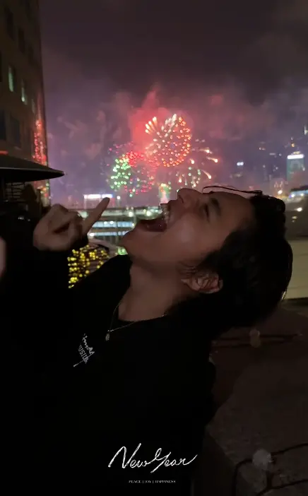 王大陸1月還在看煙火、親吻林保怡。(圖/王大陸IG) ▲王大陸1月還在看煙火、親吻林保怡。(圖/王大陸IG)