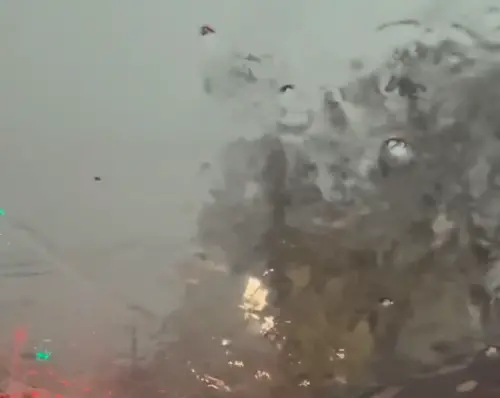 ▲台中市大雅區也有民眾目睹冰雹降下,只是顆粒大小不樣山區一樣驚人。(圖/Threads@ching20250205授權使用) ▲台中市大雅區也有民眾目睹冰雹降下,只是顆粒大小不樣山區一樣驚人。(圖/Threads@ching20250205授權使用)