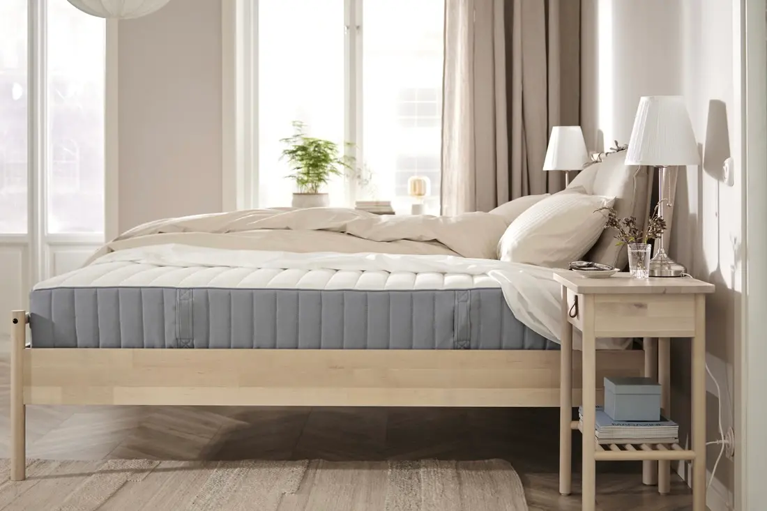 ▲38婦女節搶便宜，IKEA「VALEVÅG單人加大獨立筒彈簧床墊」現折3000元。（圖／IKEA提供）