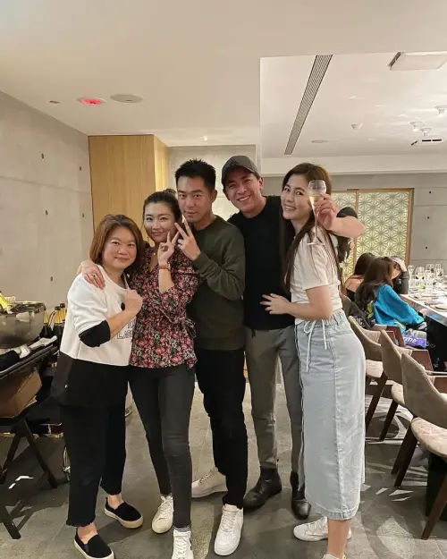 王大陸同框打手照曝光 女星林千又舊愛 ▲王大陸打手游姓男子(中)、藝人Selina(左二)(圖/翻攝IG)