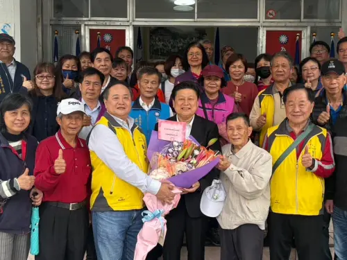 「葉霸」嗆聲後被架離！他還原傅崐萁下指令現場：你就是那個兇手
