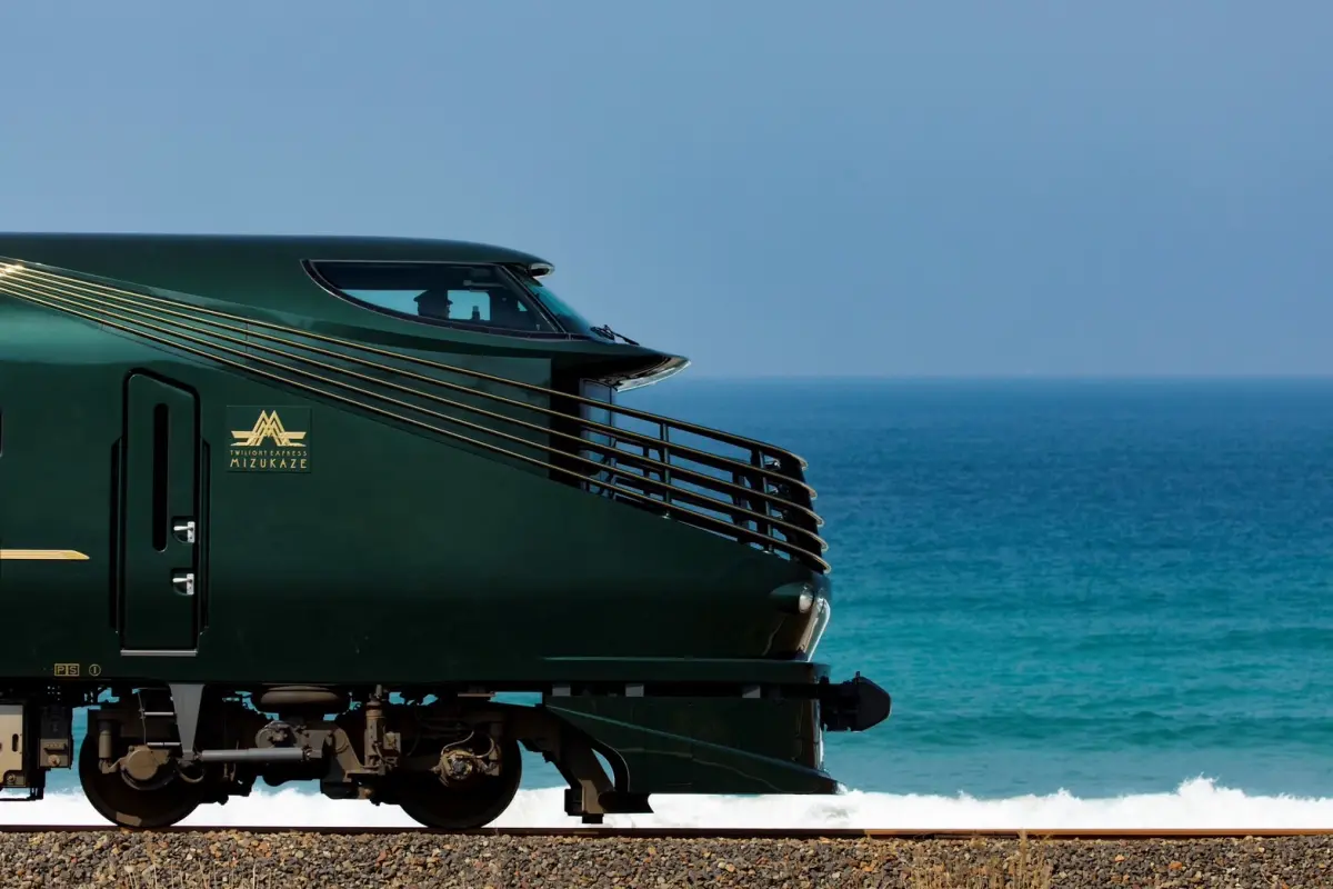▲日本有相當多夢幻鐵道，可樂旅遊就獨家拿到「曙光瑞風號」包車專列，推出6天5夜深度行程，其中入住頂級客房，要價58萬8,888元起，仍一位難求。（圖／曙光瑞風號提供）