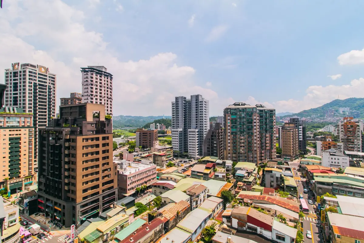 ▲政大永慶房價指數編製2024年Q4七都大樓房價指數，數據顯示台北、新竹、台中大樓房價指數跌幅逾3%。（圖／永慶房屋提供）