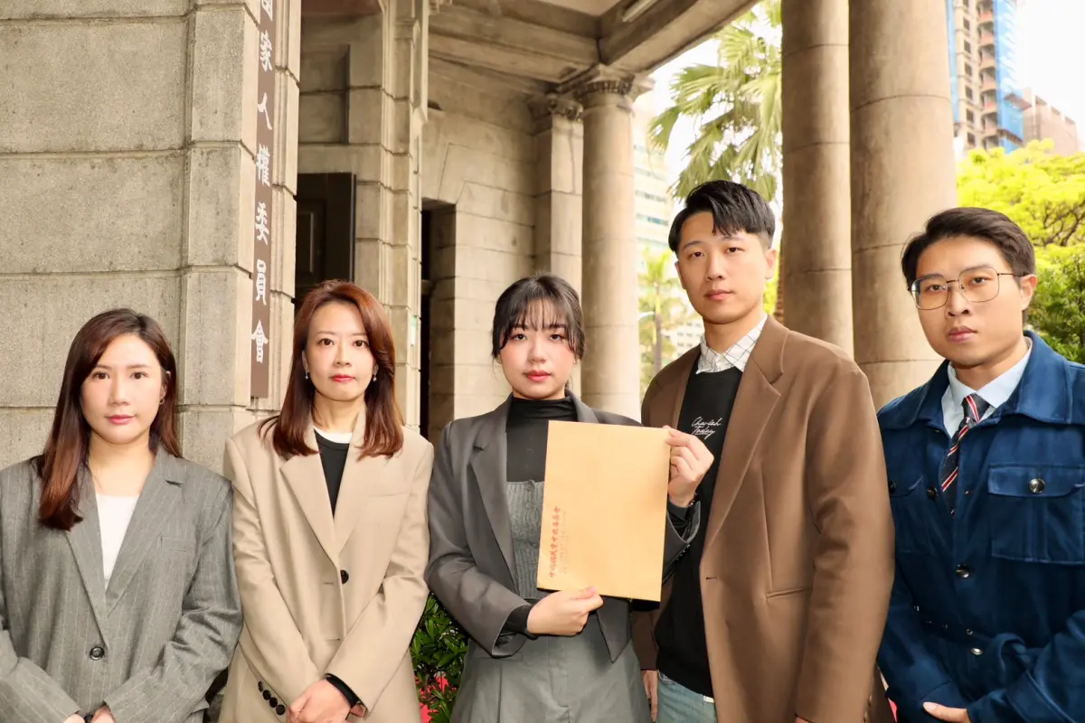 ▲國民黨「打惡罷戰隊」到監察院檢舉罷違法募款。（圖／國民黨提供）