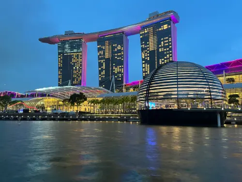 ▲現在遊客前往新加坡，都會乘游船暢遊新加坡河及濱海灣。（圖／翻攝自臉書）