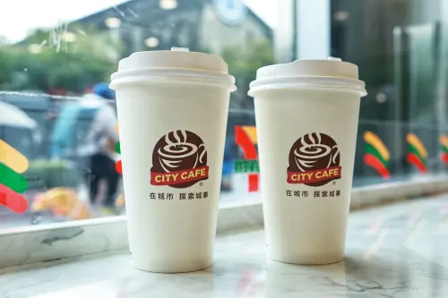 週末咖啡買一送一！7-11熱美式「免費送」　全家霜淇淋10元多一支
