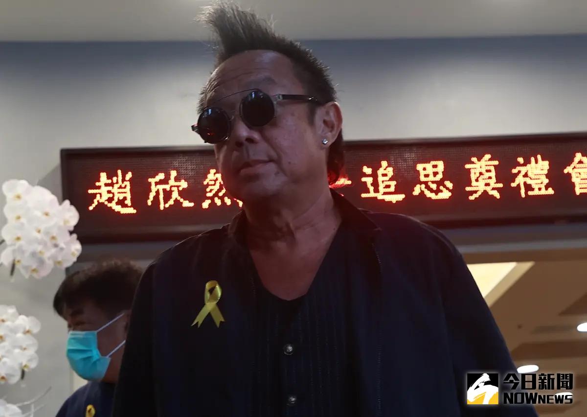 ▲黃大煒（如圖）現身張震的母親趙欣然的告別式，他透露，知道張母身體不好，貼心不打擾，沒想到卻是天人永隔，稱讚對方是「最年輕、最活潑、最美麗的媽媽」。（圖／記者葉政勳拍攝）