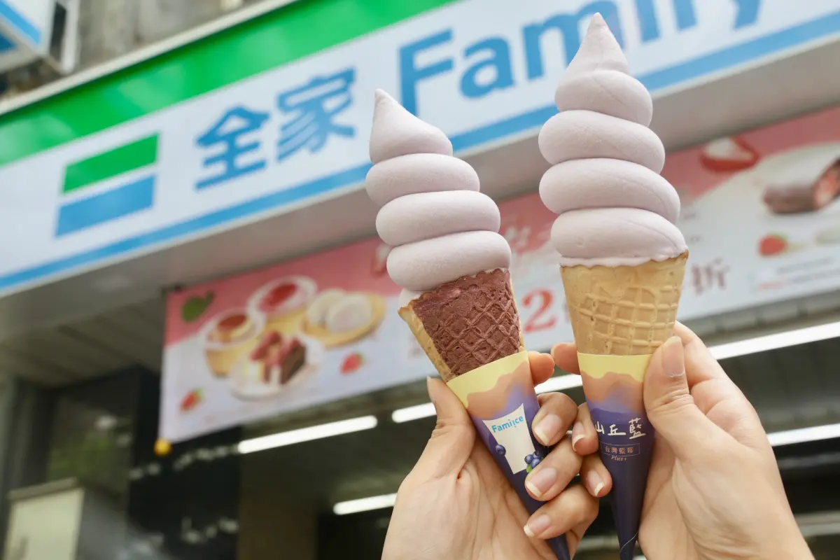 ▲全家霜淇淋一直以來相當熱銷，但就有民眾分享其他甜點隱藏神品，甚至稱讚贏過星巴克而引起討論。（圖／記者李政龍攝）