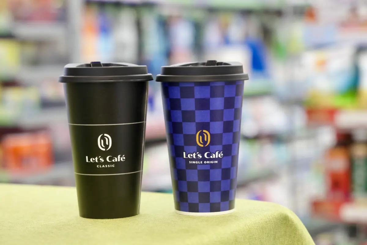 ▲迎接38婦女節到來，全台灣通路與各餐飲品牌推出「38婦女節優惠」，7-11、全家門市有咖啡10元多喝一杯。（圖／記者李政龍攝）