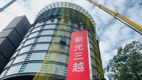 ▲新光三越對部分台中人而言不是高大上，而是當成菜市場在逛。（圖／記者顏幸如攝，2025.03.05）
