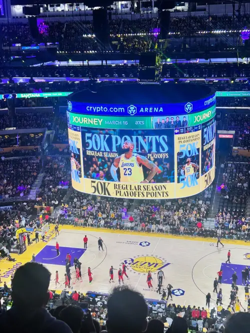 「詹皇」LeBron James 成為NBA史上首位在例行賽與季後賽累計達到50000分的球員。「台南Josh」也親臨現場見證,湖人最終仍然贏球。 ▲「詹皇」LeBron James 成為NBA史上首位在例行賽與季後賽累計達到50000分的球員。「台南Josh」也親臨現場見證,湖人最終仍然贏球。(圖/翻攝自台南Josh Threads)