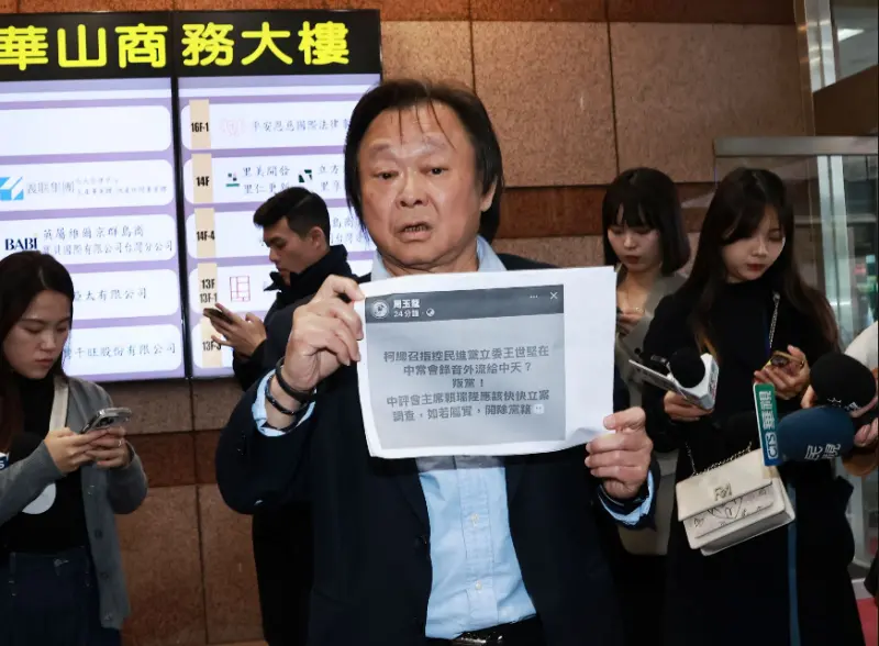 ▲王世堅不滿名嘴周玉蔻發文。（圖／記者吳翊緁攝，2025.03.05 ）