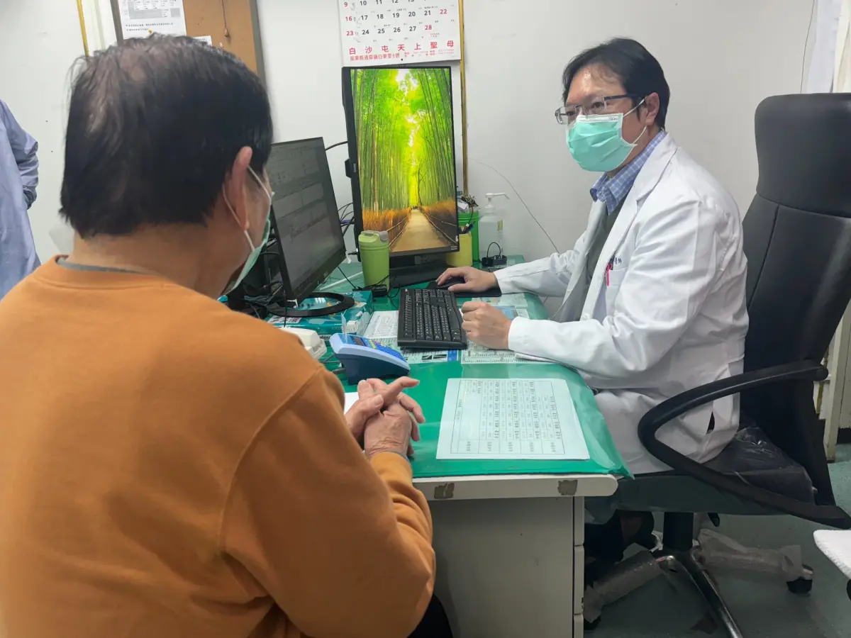 ▲患者攝護腺肥大一夜起床20次，醫師詳細解說後，使用雷射方式治療(圖／醫院提供2025.3.5)