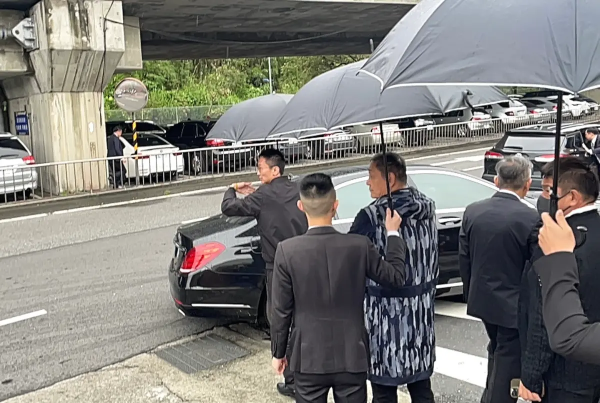 ▲黃少岑移靈車隊抵達二殯（圖／記者葉政勳攝，2025.03.05）