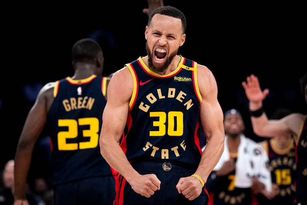 ▲Stephen Curry則砍下18分，繼續在麥迪遜廣場花園（MSG）延續輝煌，賽後數據顯示，他在這座歷史悠久的球館擁有12勝1負的職業生涯戰績，若加上大學時期的比賽，他在 MSG的戰績更是來到13勝1負。（圖／美聯社／達志影像）