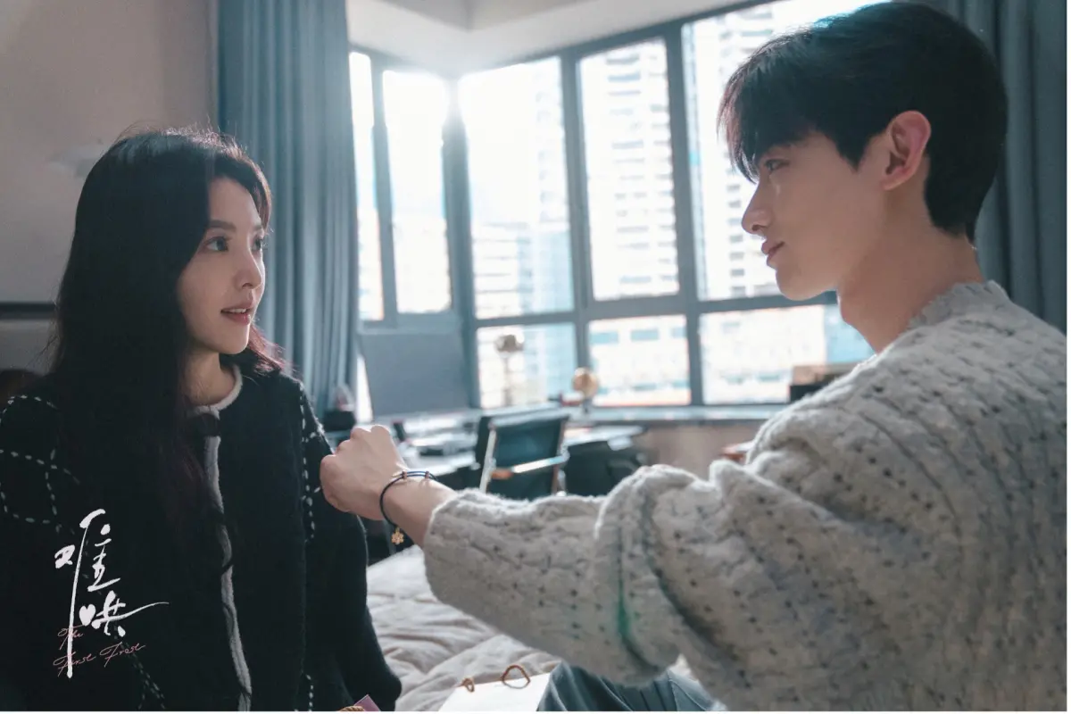 ▲在第23集的預告中，章若楠（左）為了保護白敬亭（右），選擇再次離開他，不過這段是原著中沒有的故事，因此讓不少劇迷砲轟瞿友寧「魔改」劇情。（圖／翻攝自難哄官方微博）