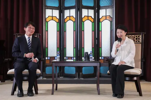 巷仔內/當眾要求不談政治!黃國昌熱情似火 盧秀燕如履薄冰 ▲黃國昌、盧秀燕會晤全程開放,氣氛輕鬆愉快。(圖/台中市政府提供,2025.03.05)