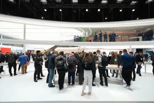 MWC展手機廠玩瘋!三星、華為三摺手機 小米、realme 鏡頭開外掛