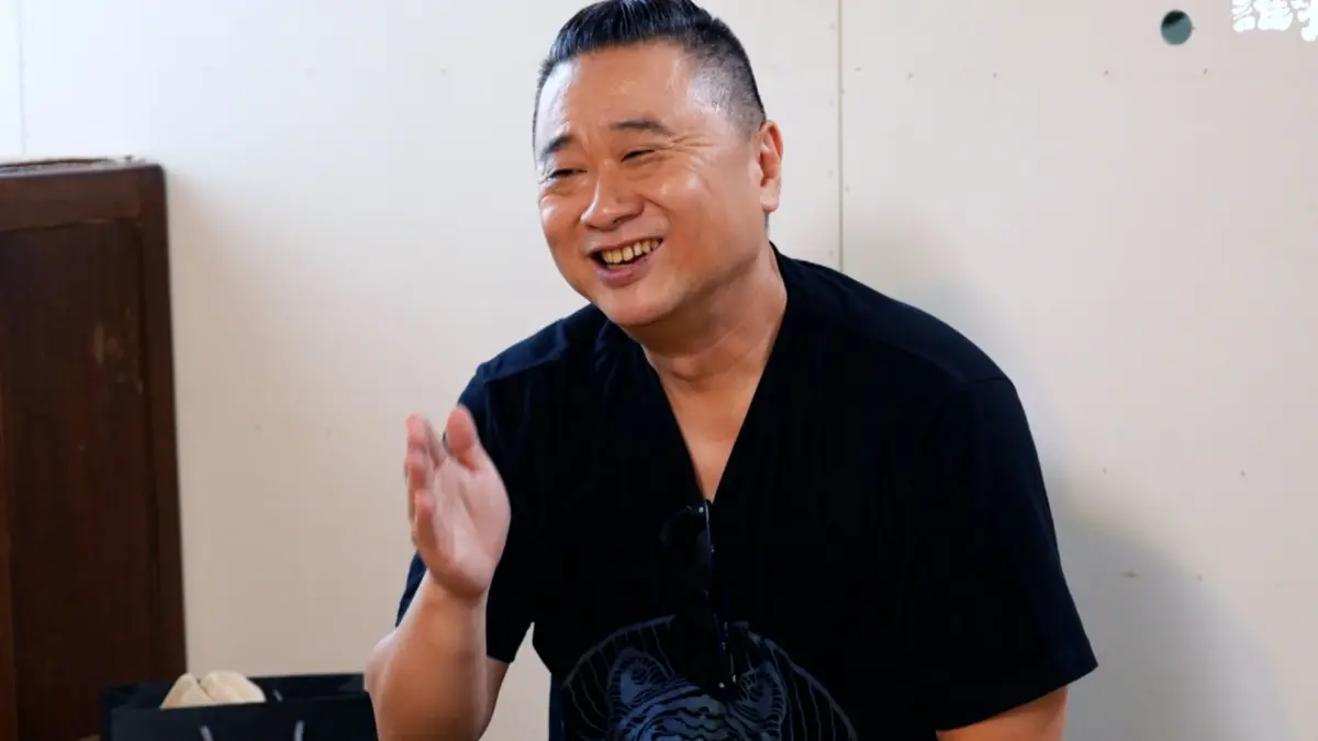 ▲邰智源提及同事離開團隊的看法，他坦然表示，要給彼此一點空間：「我認為啦，對每個人都要抱持著一期一會的這種感覺，就會珍惜你的現在。」（圖／公視提供）