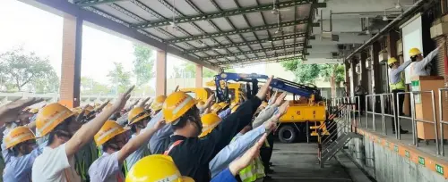 ▲台電鳳山區營業處近百位作業人員與會,為加強穩定供電作為宣誓。(圖/台電鳳山區營業處提供) ▲台電鳳山區營業處近百位作業人員與會,為加強穩定供電作為宣誓。(圖/台電鳳山區營業處提供)