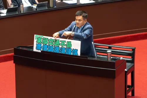 民進黨立委莊瑞雄建議行政院與交通部,應研議東部地區的特殊票價方案,甚至考慮對花東居民維持現行票價不予調漲,以維護基本交通公平性。 ▲民進黨立委莊瑞雄建議行政院與交通部,應研議東部地區的特殊票價方案,甚至考慮對花東居民維持現行票價不予調漲,以維護基本交通公平性。(圖/翻攝自莊瑞雄臉書)