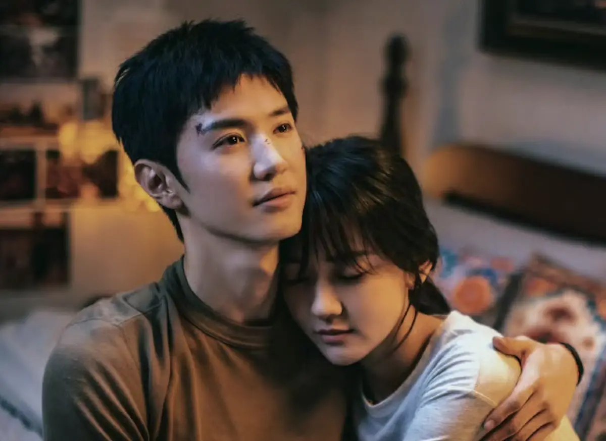 ▲《白色橄欖樹》陳哲遠（左）和梁潔（右）後期吻戲很多，梁潔還一度被親到喘不過氣，陳哲遠更被封為甜寵劇男神。（圖／翻攝自微博）