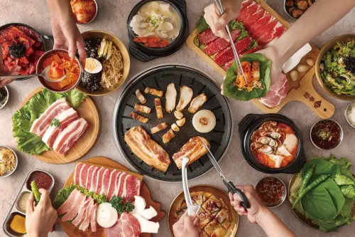 ▲金咕肉慾節爽吃「金咕棒  牛豬雙人套餐」才140元。（圖／王品集團提供）