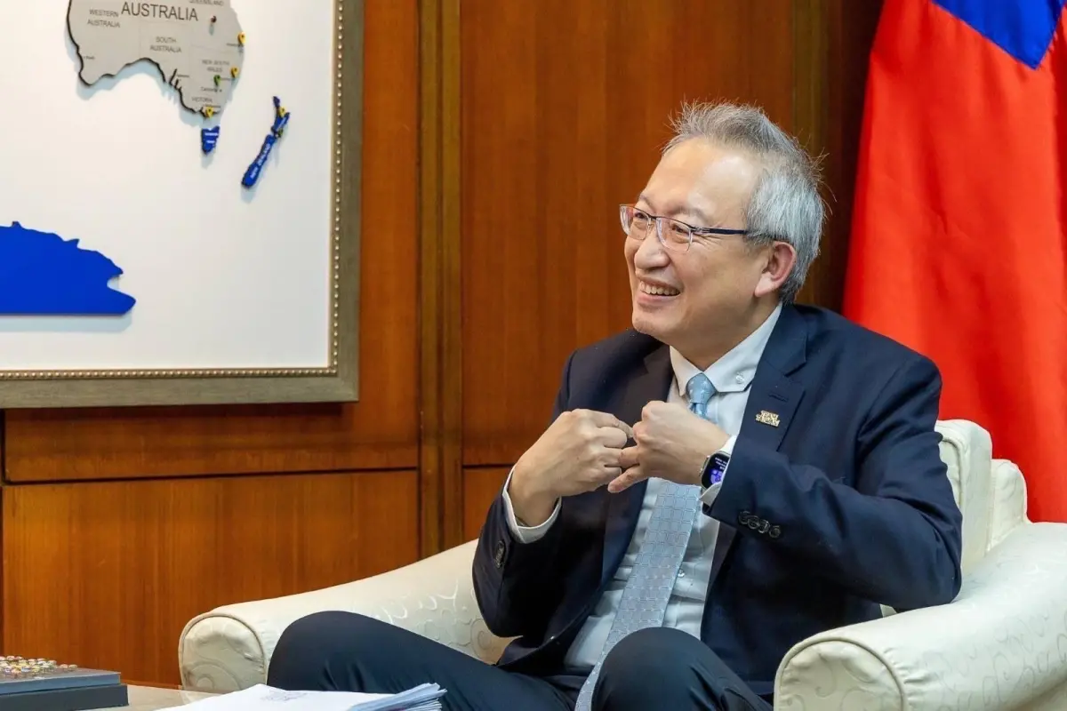 ▲外交部次長吳志中接受外媒專訪。（圖／外交部提供）