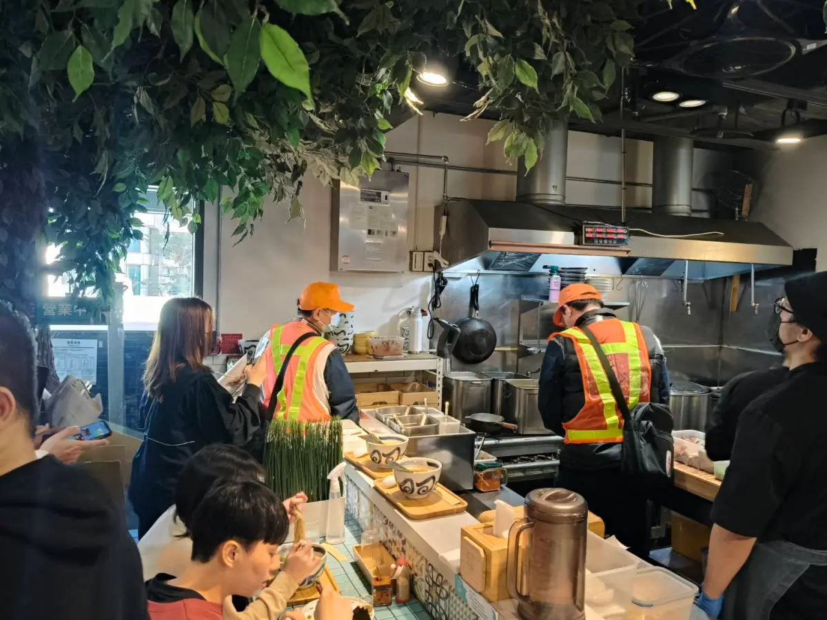 ▲中市府大型百貨商場公安稽查(圖／經發局提供2025.3.6)