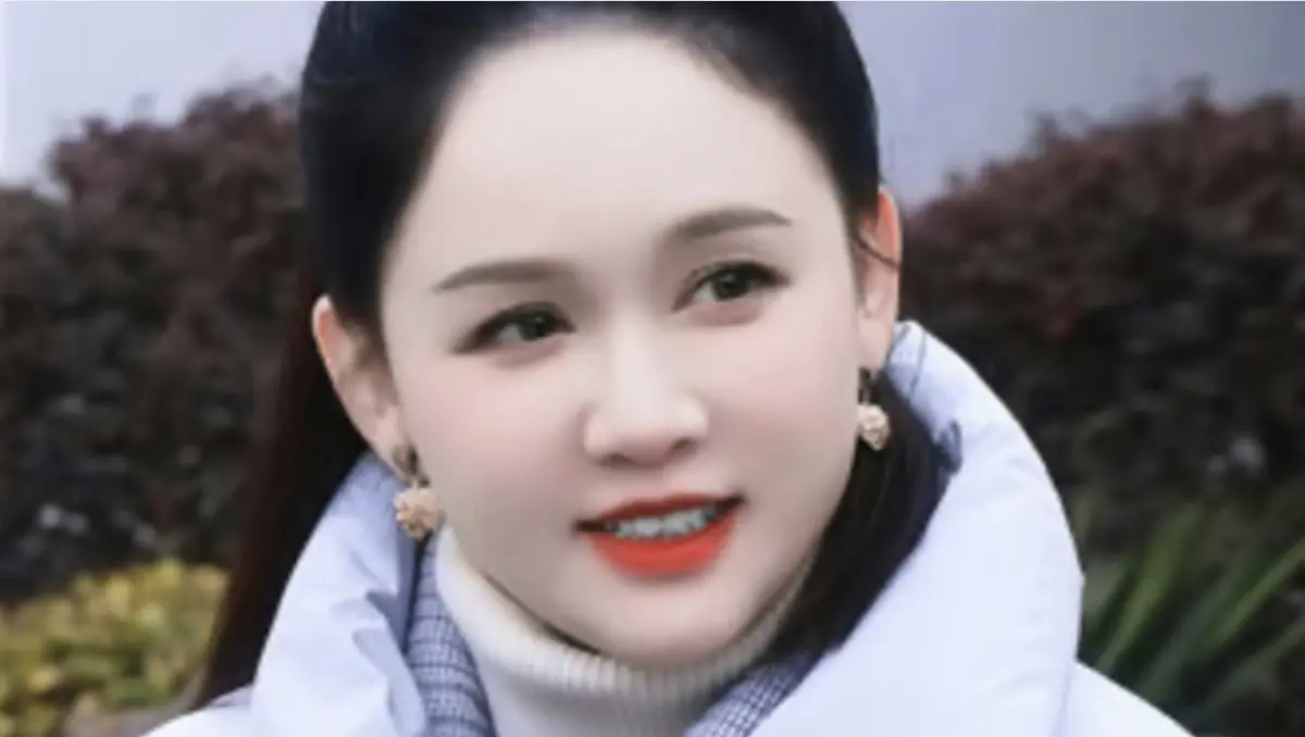 ▲陳喬恩（如圖）近照「臉頰肉溢出」模樣太驚恐，收到大片粉絲委婉地「讚美」，讓她本人哭笑不得喊：「直接說我胖了行吧！」（圖／翻攝自陳喬恩微博）