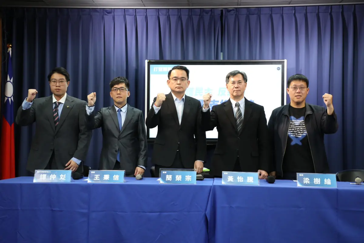 ▲國民黨中央與地方組成全國律師團。（圖／國民黨提供）