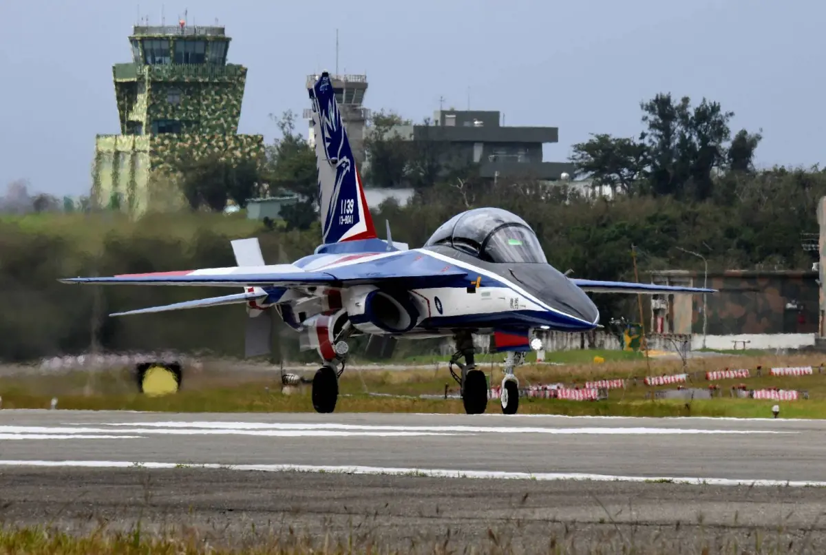 ▲台東志航基地勇鷹高教機完成特檢後復飛。（圖／翻攝自空軍司令部臉書）