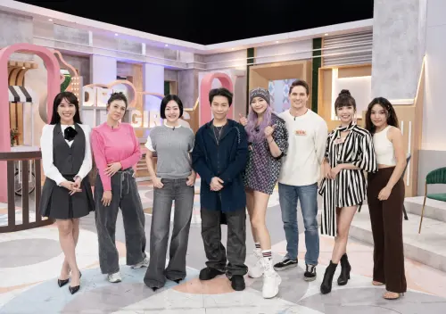 ▲小S（左三）與派翠克（左四）主持的《小姐不熙娣》，邀請朱芯儀（左二）、李妍憬（右四）等人來談失言風波。（圖／東森綜合台提供）