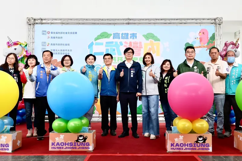 ▲高雄市長陳其邁施政滿意高達76％市民對陳其邁施政表示滿意。陳其邁也不忘呼籲立委們在財劃法跟總預算案的覆議案應以蒼生為念。(圖／高市府提供)