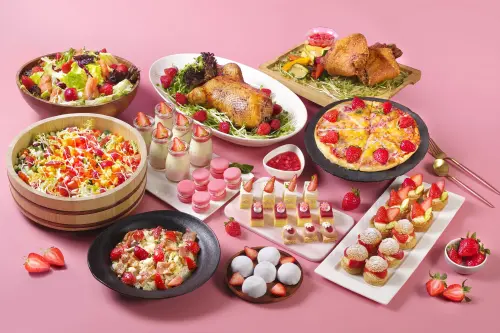 台北花園大酒店饗聚廚房推出「春之饗宴美食節」 期間限定草莓風味饗宴。(圖/台北花園飯店提供) ▲台北花園大酒店饗聚廚房推出「春之饗宴美食節」 期間限定草莓風味饗宴。(圖/台北花園飯店提供)
