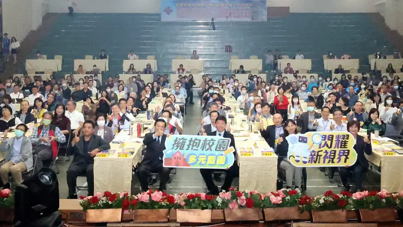 ▲高雄市113學年度公私立國小校長聯席會議，現場聚焦AI教與學與社會情緒學習，有200多位校長參加。（圖／高市府教育局提供）