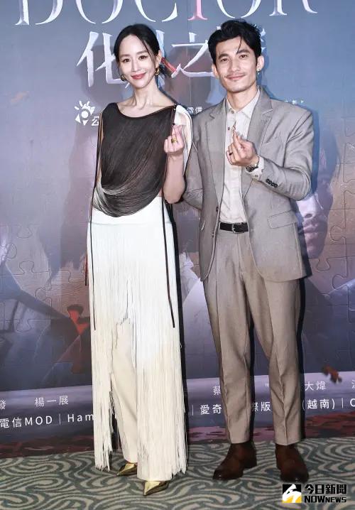 ▲張鈞𡩋(左)、連炳發(右)出席The Outlaw Doctor化外之醫上檔記者會。(圖/記者葉政勳攝 , 2025.03.06) ▲張鈞𡩋(左)、連炳發(右)出席The Outlaw Doctor化外之醫上檔記者會。(圖/記者葉政勳攝 , 2025.03.06)